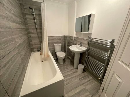 Brooklyn Road, Woking, Surrey, GU22 7SW - Photo 2