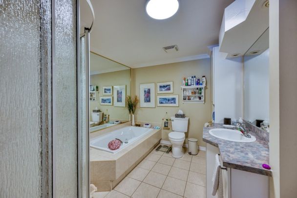 287 Boul. Ste-Rose, H7L 1M1, H7L 1M1, Laval - Photo 1