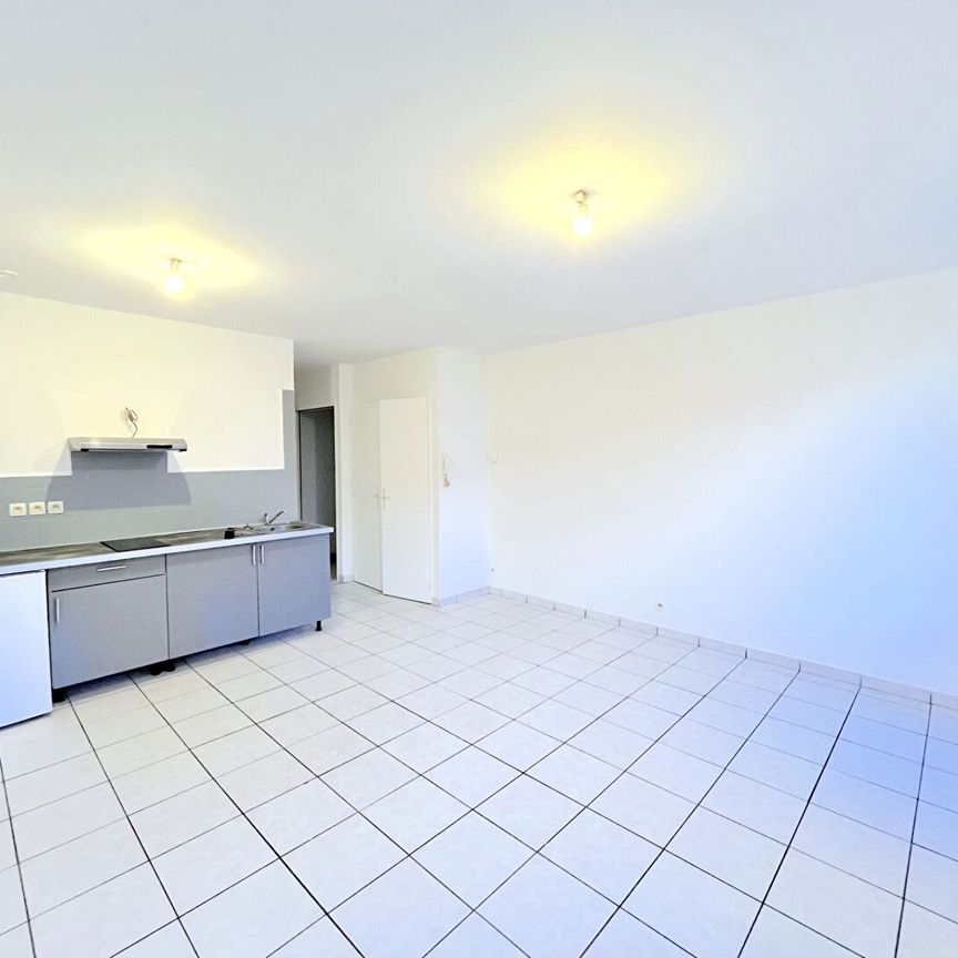 A LOUER APPARTEMENT DE TYPE 1 30 M2 - SAINT SAVIN CENTRE - Photo 1