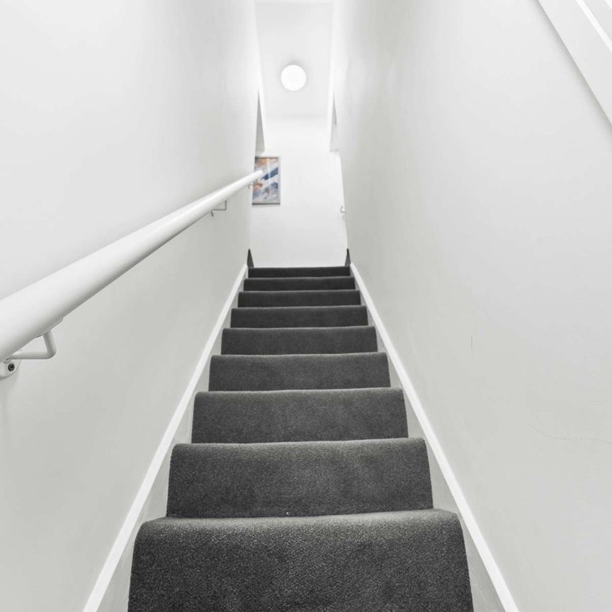 Dickens Street Room 2 - Photo 1