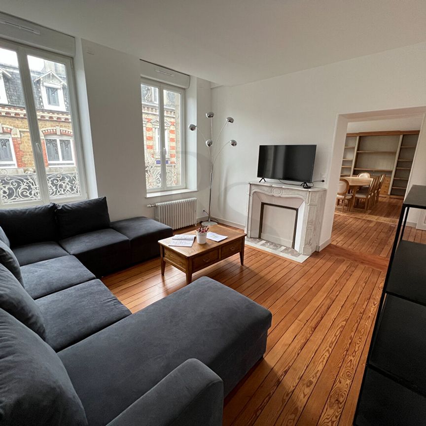 Location Maison 7 pièces 213m² - Photo 1