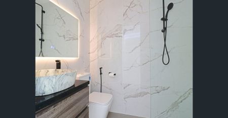 Modern Residence moments to waters edge - Photo 5