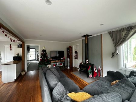 Peace and quiet with a fabulous backyard - Dog Friendly - Photo 2