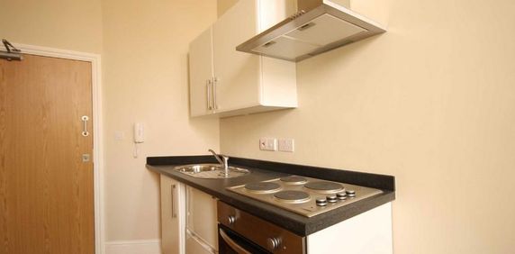 Studio to rent - Photo 2