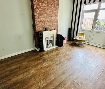 4 bedroom terraced house to rent - Photo 3