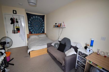 3 bedroom flat to rent - Photo 3