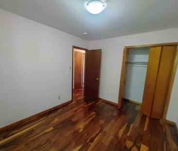 581 MacDonnell Street - Photo 3