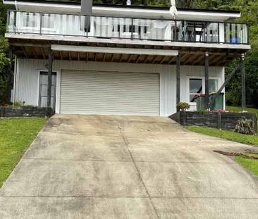 STUNNING 4 BEDROOM HOME WITH VIEWS. - Photo 5