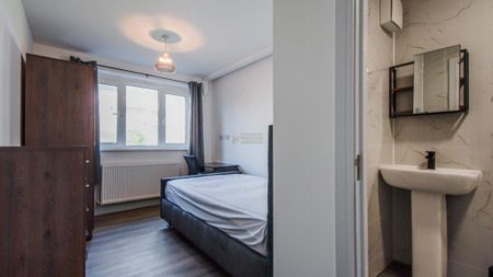 4 bedroom terraced house to rent - Photo 3