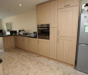 A single room offered on a furnished basis. In a great location, cl... - Photo 3