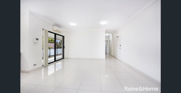 Spacious and contemporary two bedroom apartment - Photo 1