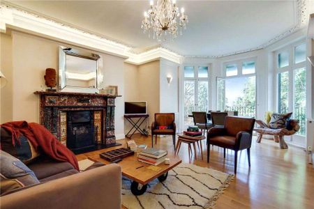 A spacious two bedroom flat in a Victorian conversion with lovely views - Photo 2