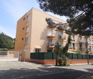 LAVANDOU - T3 - 3ème étage de 55.31 M² + BALCON + CAVE - Photo 5