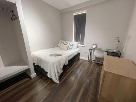 6 bedroom terraced house to rent - Photo 4