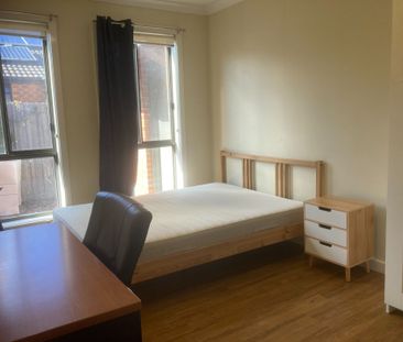 Two Furnished Rooms Available in Shared Accommodation - Photo 3