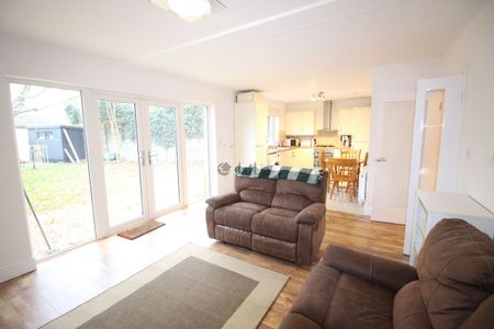 House to rent in Dublin, Blackrock, Newtown Blackrock - Photo 2