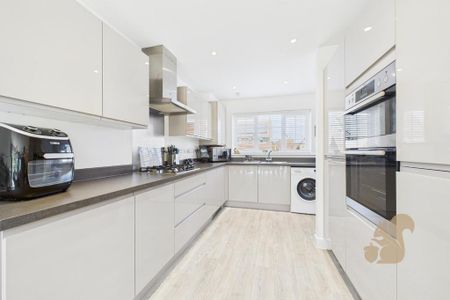 4 bedroom detached house to rent - Photo 2