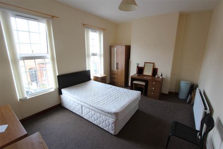 1 Sandhurst Gardens, Stranmillis, Belfast, BT9 5AW - Photo 4