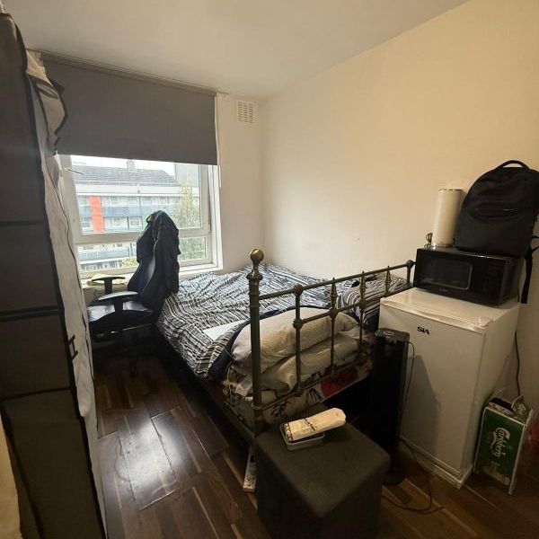 Room in a Shared House, Newmill House, E3 - Photo 1