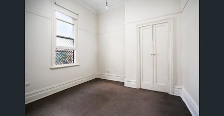 Delightful ground floor art-decor one bedroom flat - Photo 2