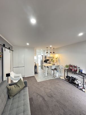 MOUNT EDEN, 2 BEDROOMS - Photo 1