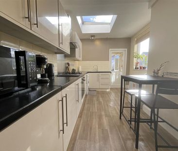 3 bedroom terraced house to rent - Photo 6