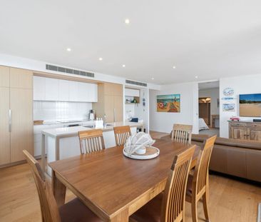 Fully Furnished - Elevated three bedroom sanctuary framing sweeping ocean views, with parking - Photo 6
