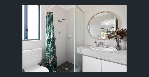 Fully Furnished 4x2 Family Home in Prime Location - Photo 1