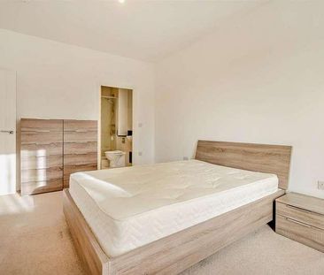 Kingfisher Heights, Royal Docks, E16 - Photo 5