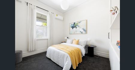 Trendy terrace with inner-city ease - Photo 3