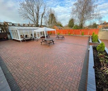 Chester Road North, KIDDERMINSTER - Photo 1