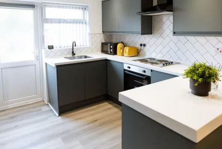 Ensuite rooms to Move in Instantly - - Photo 2