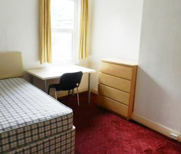 6 bedroom terraced house to rent - Photo 2 | Rentumo