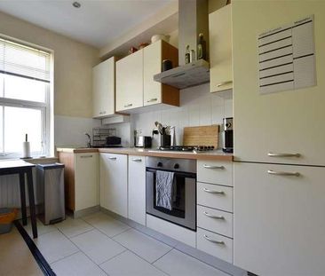 Nutfield Road, Redhill, RH1 - Photo 2