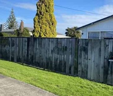 Large site, tidy 3-bedroom home that’s pet friendly — scoop this on... - Photo 1