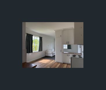 Lovely 3 Bedroom Home - Photo 1