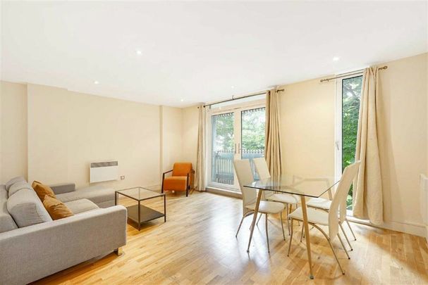 Wharf Lane, Limehouse, E14 - Photo 1