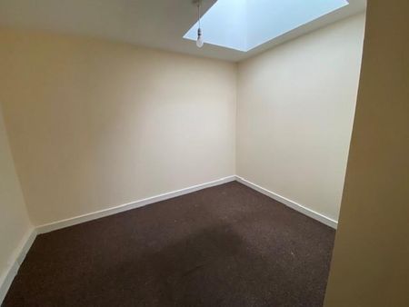 3 bedroom flat to rent - Photo 4