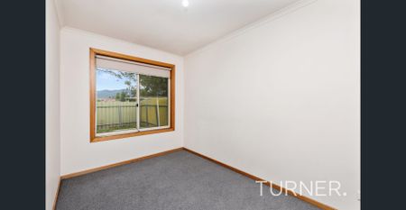 Lovely home in a great location - set back off main road behind electric gates - Photo 4