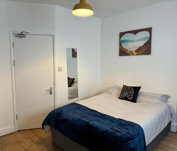 1 bedroom in a house share to rent - Photo 1