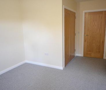 Apt 2 Grove House, 12 North Road, Carrickfergus, BT38 8LR - Photo 1