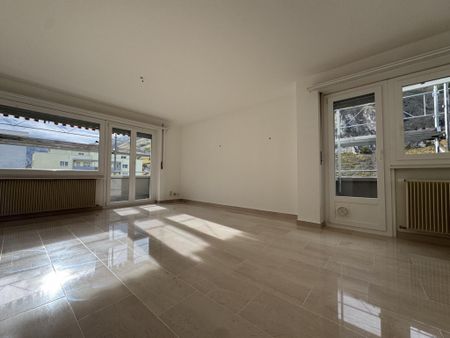 Beautiful and spacious 3.5 room apartment in a quiet location with two large balconies near the hospital - Photo 3