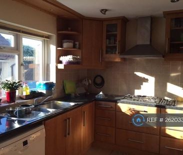 1 bedroom in a house share to rent - Photo 2