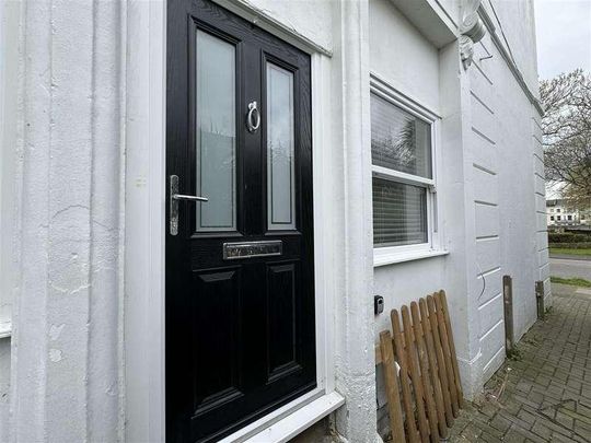 St. Augustine Road, Littlehampton, BN17 - Photo 1