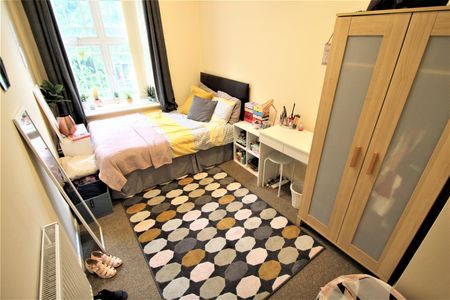 3 bedroom apartment to rent - Photo 4