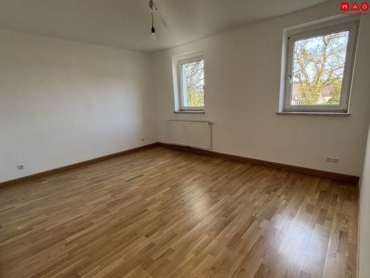 Exklusive Luxus-Singlewohnung in Steyr-Münichholz: frisch saniert, hochwertig ausgestattet, lichtdurchflutete Wohnräume und herrlicher Grünblick – inklusive Abstellraum, der sich ideal als Ankleidezimmer nutzen lässt! - Foto 1