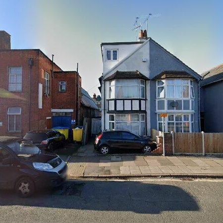 5 Bed Semi-Detached House, St Barnabas Road, LE5 - Photo 1