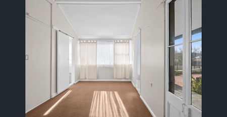 Walk to town - Photo 5