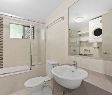 Ground Floor Unit - Ultra-Convenient Location - Photo 6