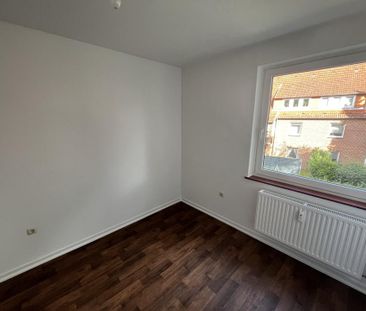 Große 4 Zimmer-Wohnung mit Balkon - Foto 1